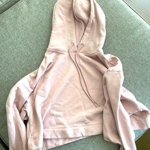 Cropped dusty pink Alo hoodie!
